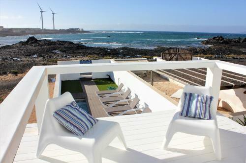 Blue Breeze House With Pool Facing Sea