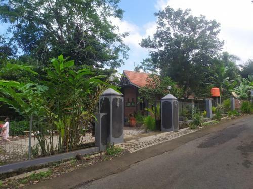 Bed & Breakfast Kelapa Gading Villas