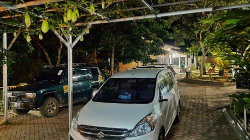 Bed & Breakfast Kelapa Gading Villas