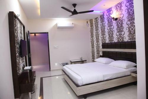 Hotel C M Plaza