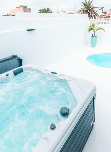 Villa Veaco Beach With Jacuzzi And Private Pool