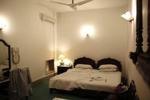 Hotel Karachi Couple Guest House