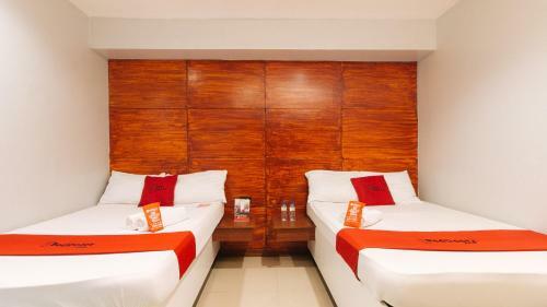 Hotel Reddoorz Plus @ Black Sand Beach Resort Bataan