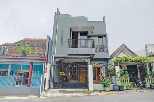 Hotel Oyo 90737 Losmen Aini Syariah