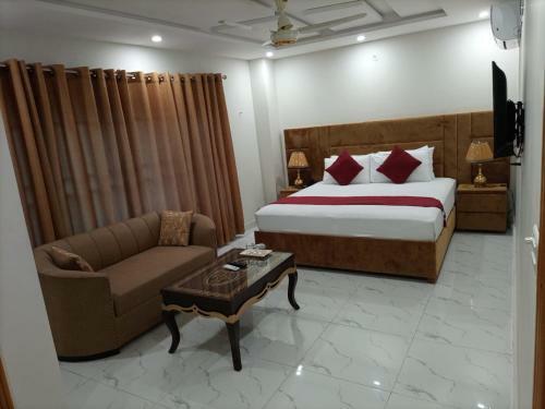 Family Hotel Davis Road Lahore