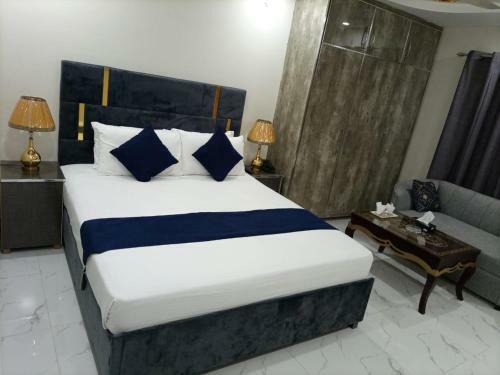 Family Hotel Davis Road Lahore