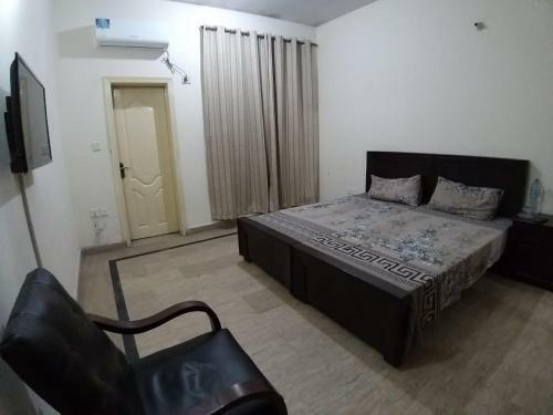 Apartamento Three Bedrooms Home Johar Town