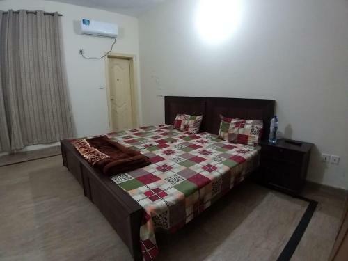 Apartamento Three Bedrooms Home Johar Town