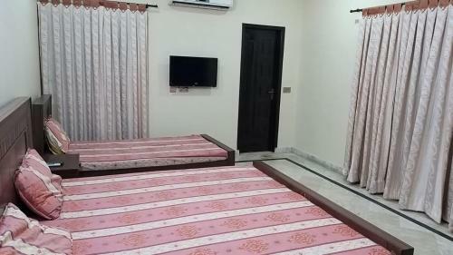 Apartamento Three Bedrooms Home Johar Town