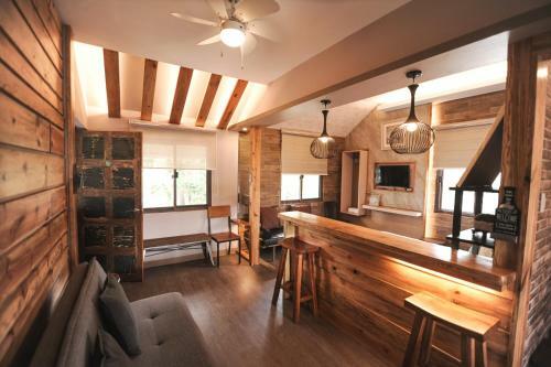 Hotel Pine Breeze Cottages