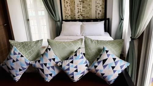 Gab's Cozyhome Apartments At Bonbel Condominium