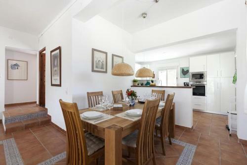 Villa Celi: Sea- & Mountain View, Peaceful & Comfortable.