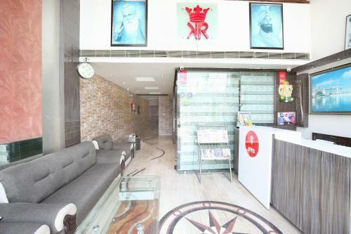 Hotel Oyo 14555 Kay Aar Regency