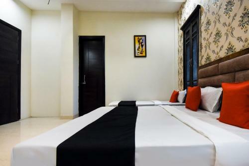 Capital O 60496 Hotel Avera