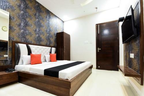 Capital O 60496 Hotel Avera
