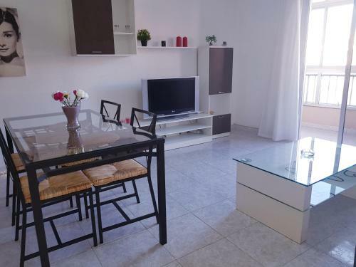 Lovely Apartment In Medano Tenerife