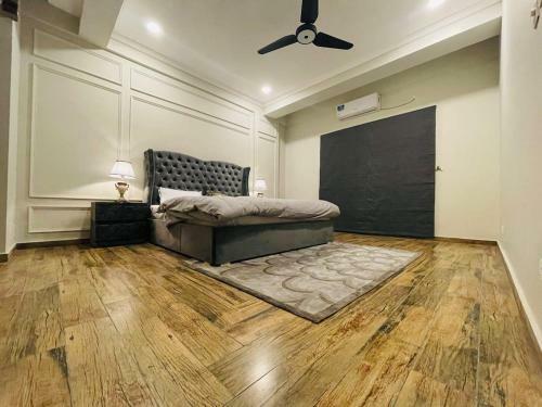 Luxury Apartment/ Prime Location/ Bahria Town