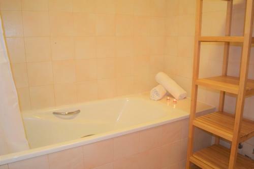 Apartament Acollidor Amb UNA Gran Llar de Foc