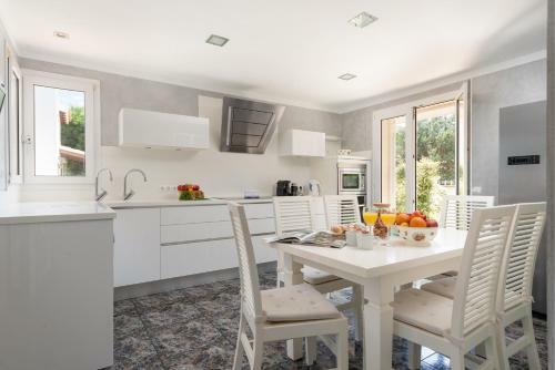 New! Stunning Villa With Sea View, Pool, Sauna And Jacuzzi