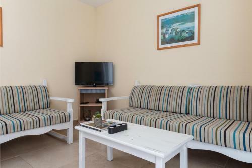 Magnific Apartment With Pool Close To The Ferrera Beach