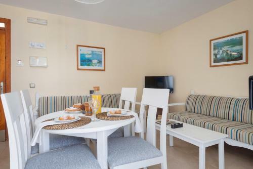 Magnific Apartment With Pool Close To The Ferrera Beach