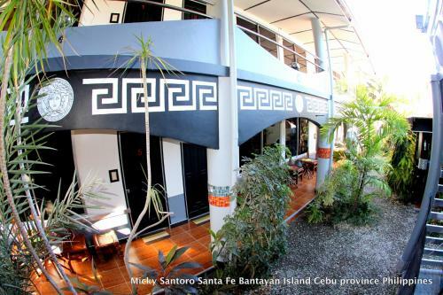 Micky Santoro Hotel & Restaurant