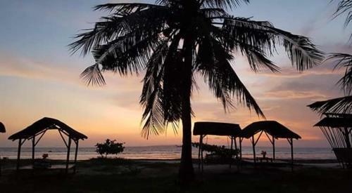 Hotel Hutkins Beach