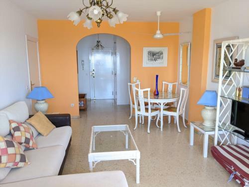 Estepona, Apartamento En Primera Linea de Playa