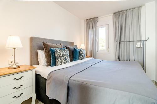 Cp - Modern Beachside Apartment In Estepona