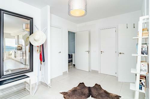 Cp - Modern Beachside Apartment In Estepona