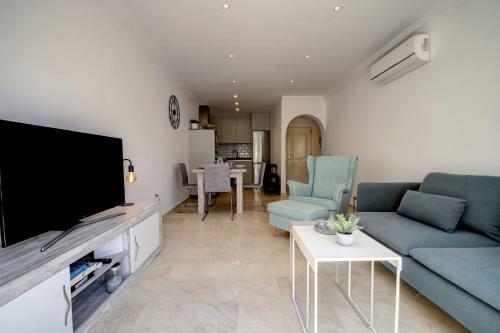 Wonderful Sunny Terrace Apartment (Pa 3-2)