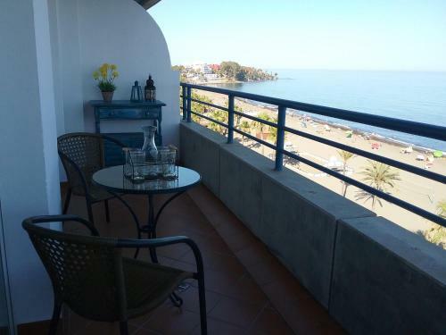 Apartamento En Primera L�nea de Playa. Seis Plazas.