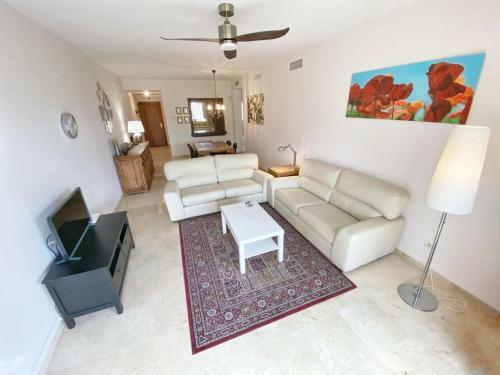 Amazing Holiday Apartment With Tropical Community Pool