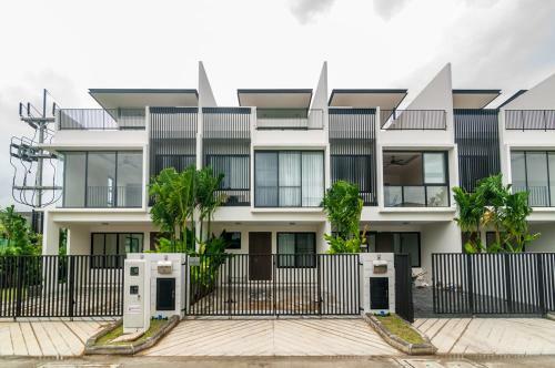 Villa 3bdr Townhouse 800m From Bangtao Beach