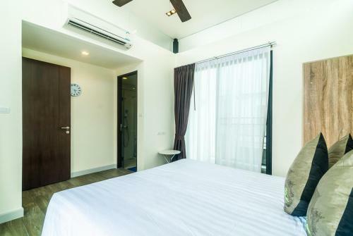 Villa 3bdr Townhouse 800m From Bangtao Beach