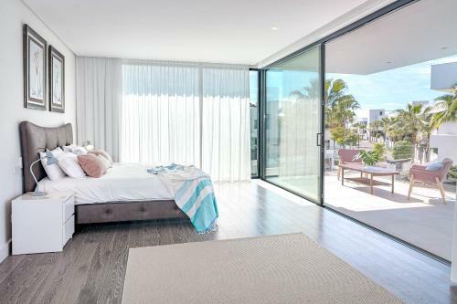 2021 Built Extravagant Villa In Luxurious Mirabella Hills