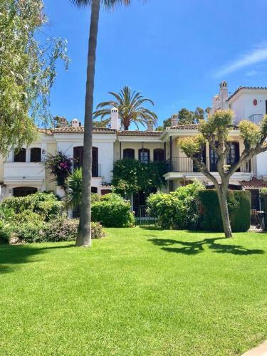 Sunny Beachfront Holiday Townhouse Estepona
