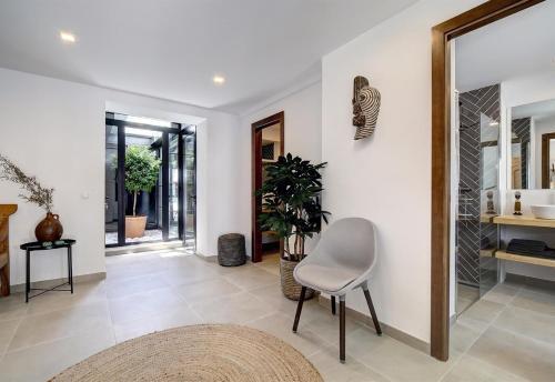 Renovated Townhouse San Roque 85