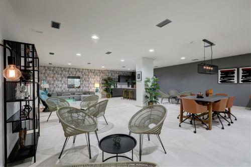 Oasis 325 - Luxury Apartments