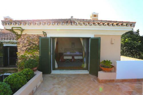 Las Ranas Casasola Beach Villa 15pax