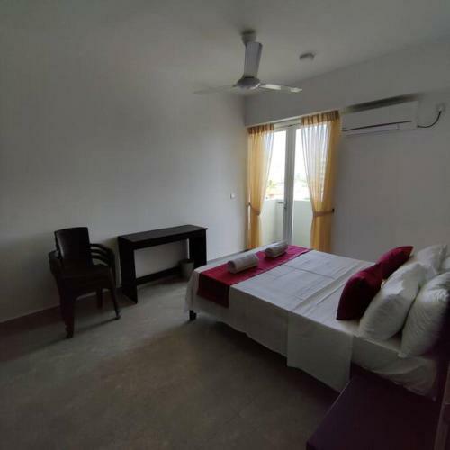 3 Bedroom Apartment In Close Proximity To Beach