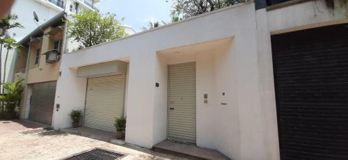 Hostal Elegance Oasis, Colombo 3 - Upscale Holiday Bungalow With Round-the-clock Service