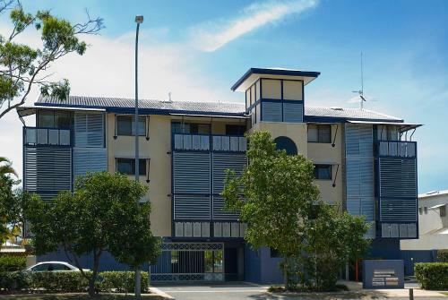 Commodore Apartments