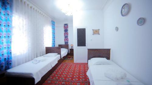 Hostal Qutlug Qadam Guest House