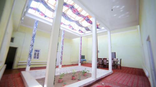 Hostal Qutlug Qadam Guest House