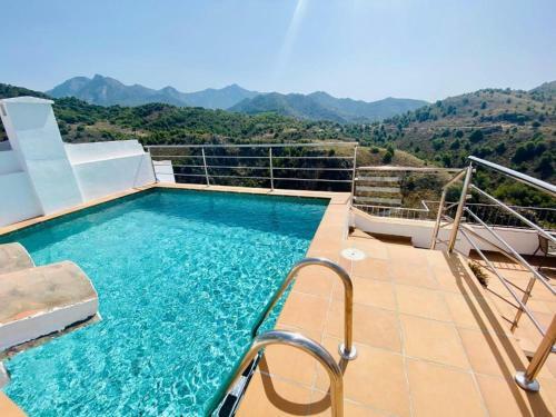 Casa Con Incre�bles Vistas A Las Monta�as Y Al Mar