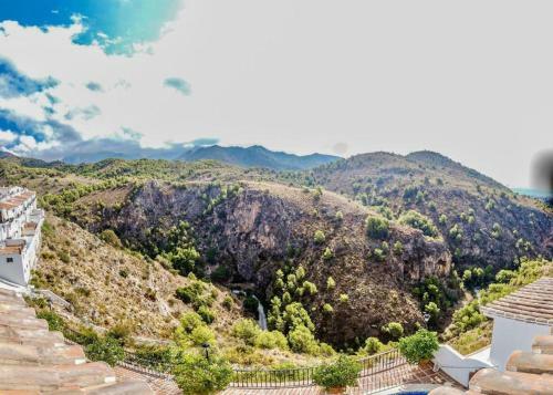 Casa Con Incre�bles Vistas A Las Monta�as Y Al Mar