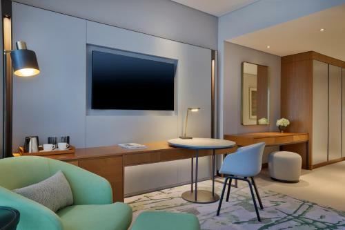 Doubletree By Hilton Sharjah Waterfront Hotel And Residences