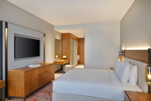 Doubletree By Hilton Sharjah Waterfront Hotel And Residences
