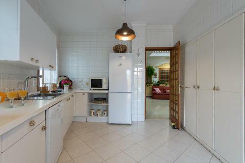 Villa The Yellow House Climatized Pool - Solarium - Parking